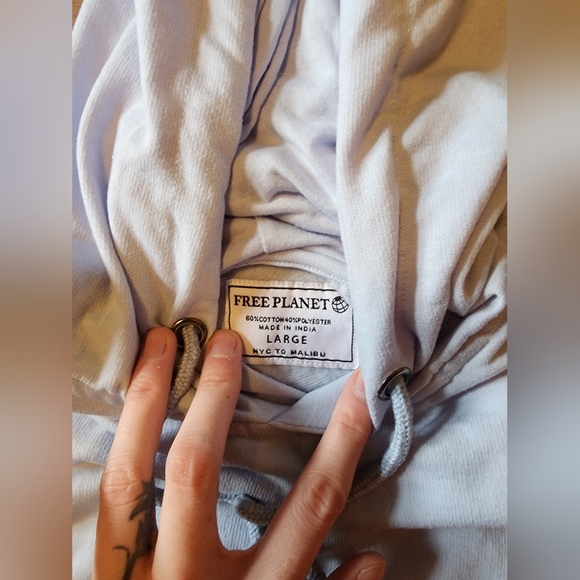 Free planet hoodie🩷💙 - Picture 2 of 2
